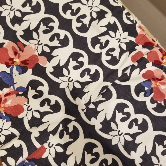 Loft Riviera Shorts Beautiful Pattern - Picture 2 of 6